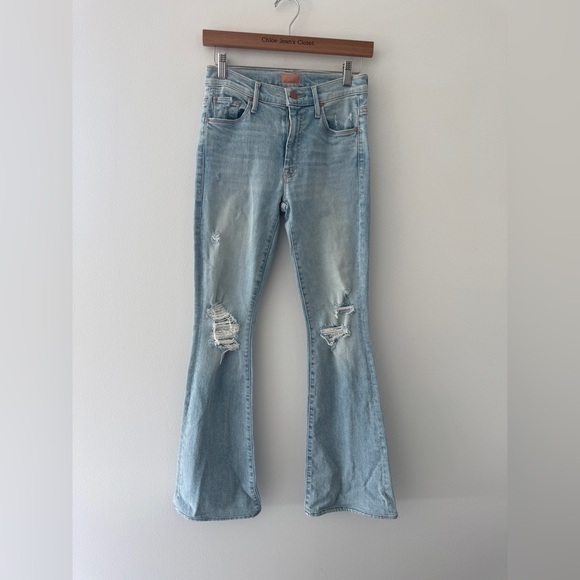 MOTHER Weekender Flare Jeans in Free Hugs 26 - Picture 4 of 10